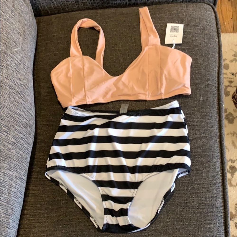Size medium bikini set.